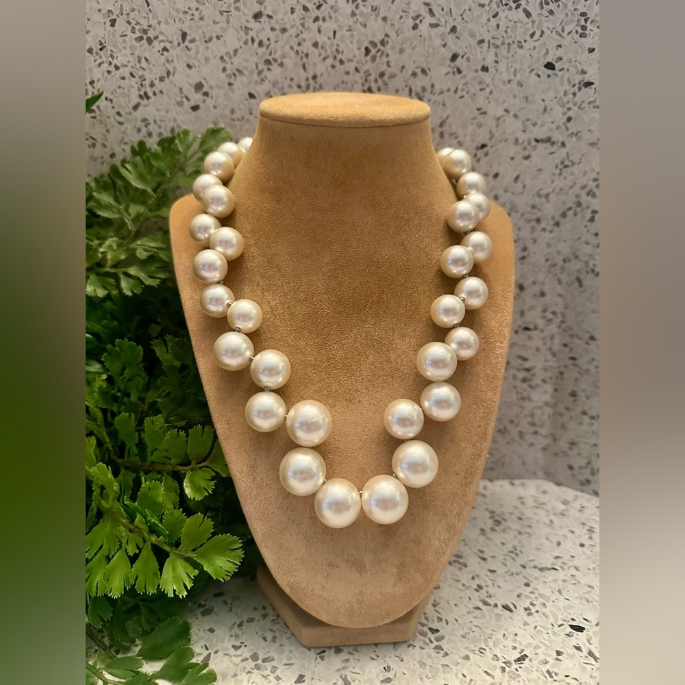 Anne Klein large pearl bead necklace